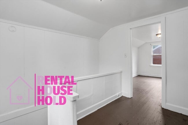 Building Photo - Summer Special~ 3 BEDROOM 1 BATH BUNGALOW ...
