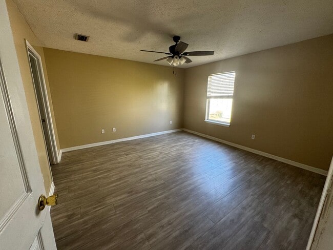 Building Photo - Palm Cove Single Family Home