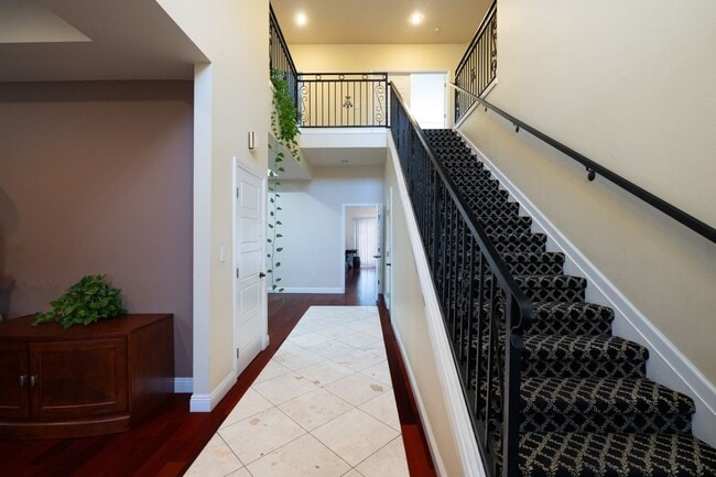 Building Photo - 1410 Encino Ave