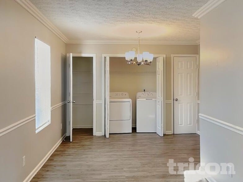 Building Photo - 34 Inverness Trce