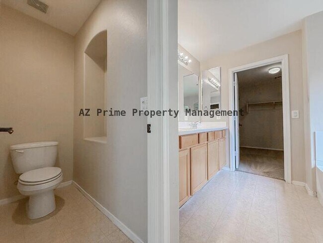Building Photo - 17647 W Rimrock St