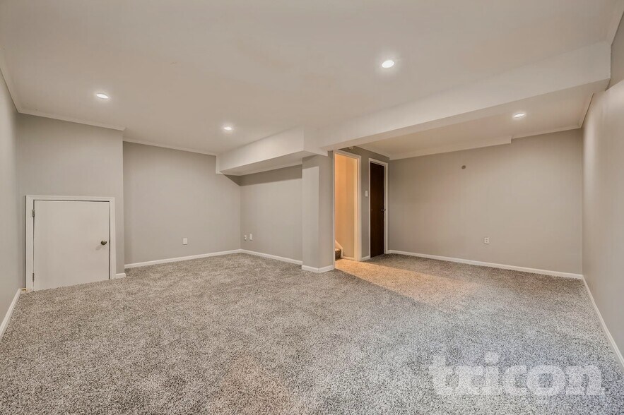 Building Photo - 12345 Bonfire Dr