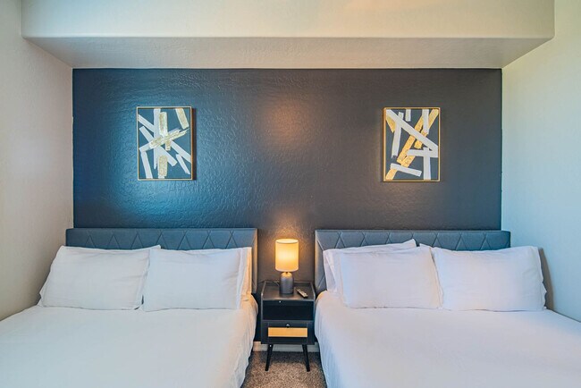 Building Photo - 1275 E University Dr