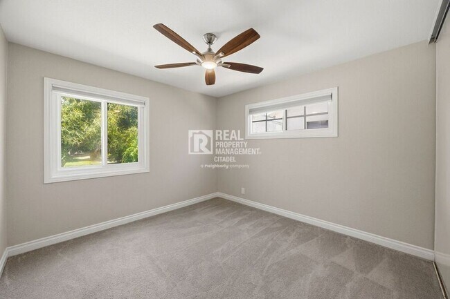 Building Photo - 5082 Edinger Ave