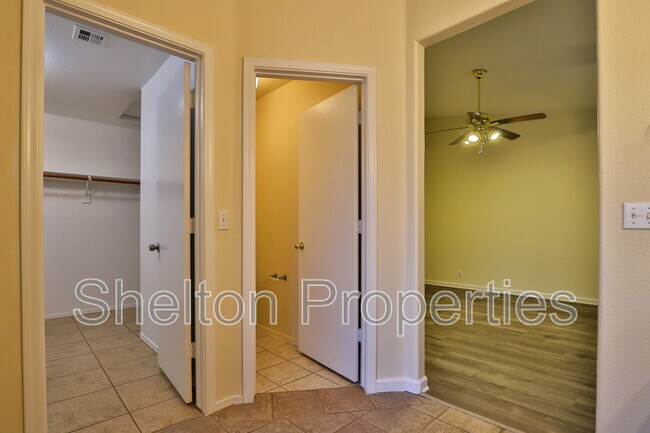 Building Photo - 8963 W Ocotillo Rd