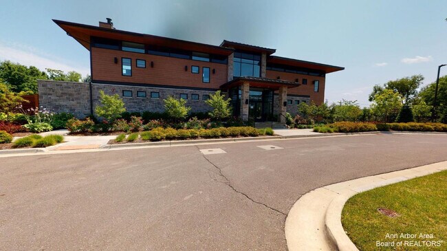 Building Photo - 2708 S Spurway Dr