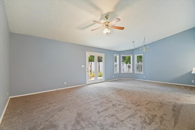 Building Photo - 636 W Richmond Ln