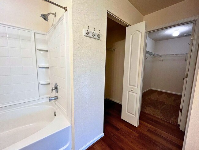 Building Photo - 4/2 with Community Amenities