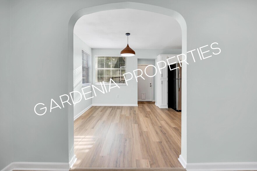 Building Photo - 1353 Placid Pl