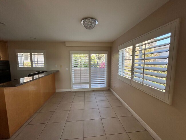 Building Photo - Amazing 3 story free standing contemporary house with terrific ocean views in Playa Del Rey