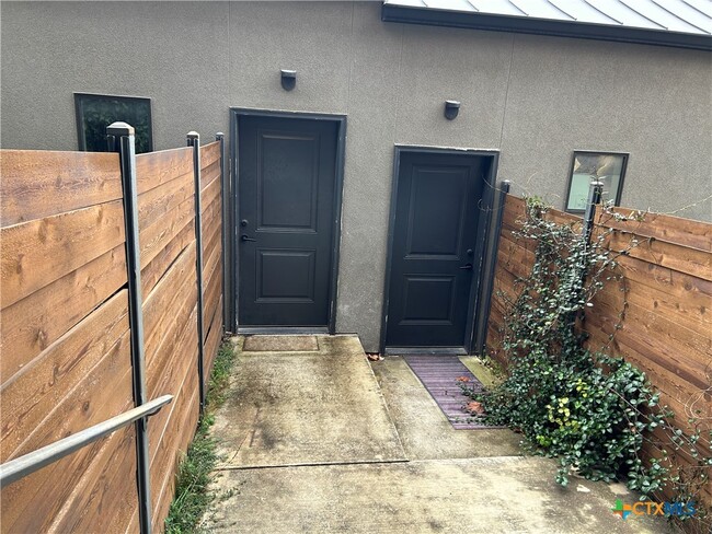 Building Photo - 1269 N Academy Ave