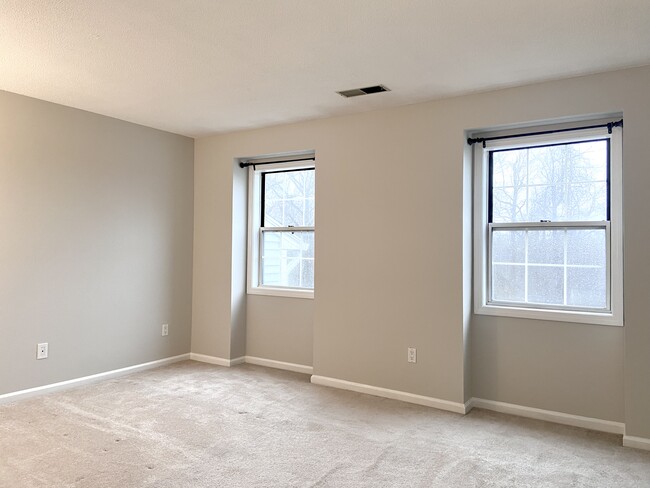Building Photo - 204 Austin Ryer Ln