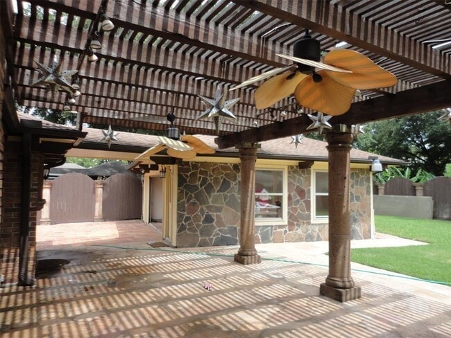 Building Photo - 4323 Colombia Dr