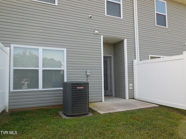Building Photo - 70 Moon Rock Ct