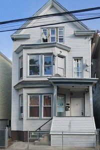 Building Photo - 711 E 18th St