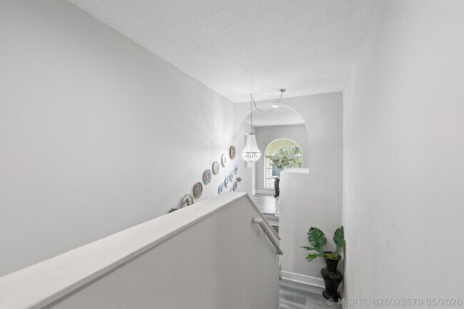 Building Photo - 700 S Rosemary Ave