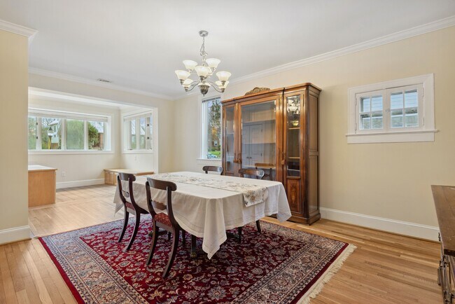 Building Photo - 317 W College Ter