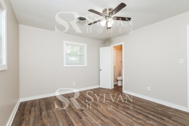 Building Photo - Immerse yourself in comfort and convenience
