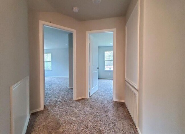 Building Photo - 907 Chickasaw Dr
