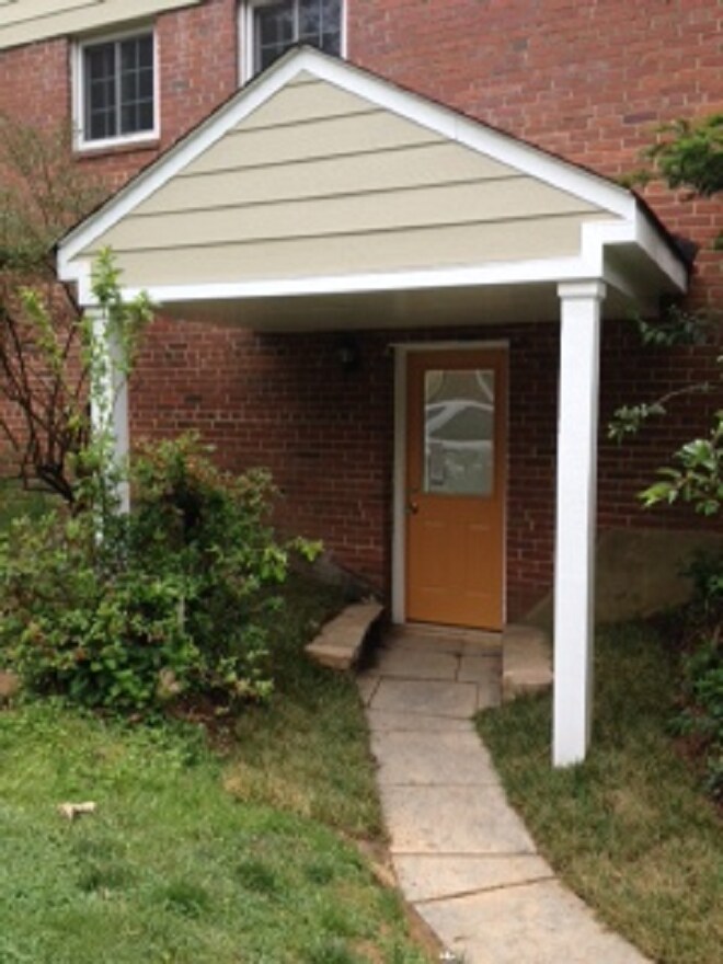 Front door - 3905 Brenda Ln