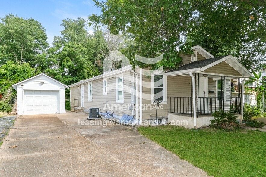 Building Photo - 812 N Elm Ave