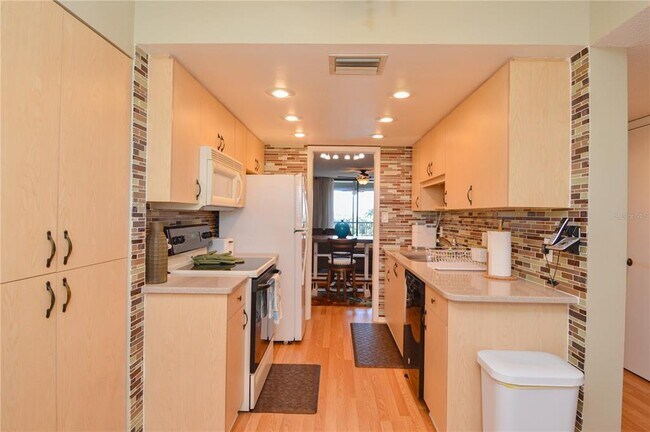 Building Photo - 1316 Pasadena Ave S