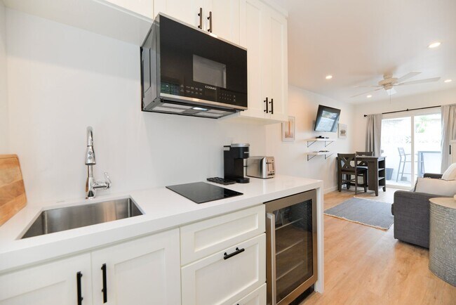 Building Photo - 428 Monterey Ln