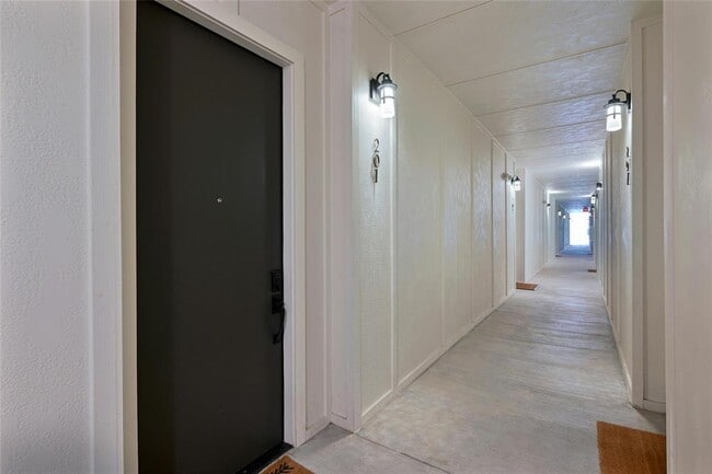 Building Photo - 207 W Johanna St