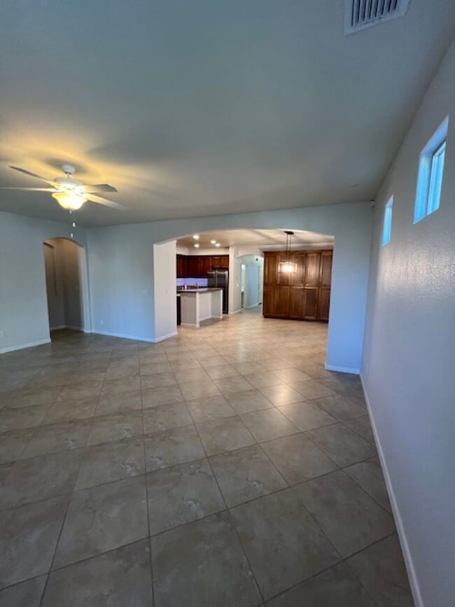 Building Photo - Beautiful 5 Bedroom Home in Crocker Ranch ...