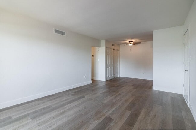 Building Photo - 5877 N Granite Reef Rd