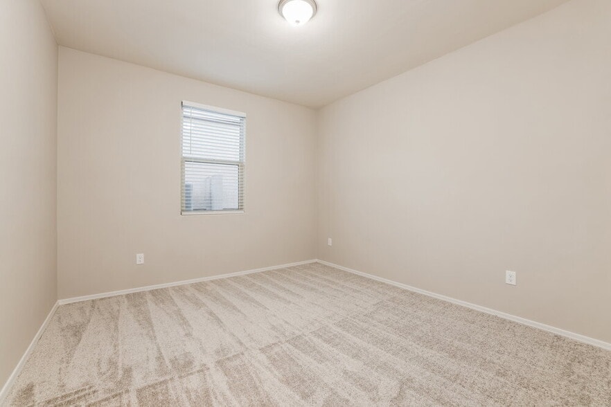 Building Photo - 13895 E Silver Pne Trl