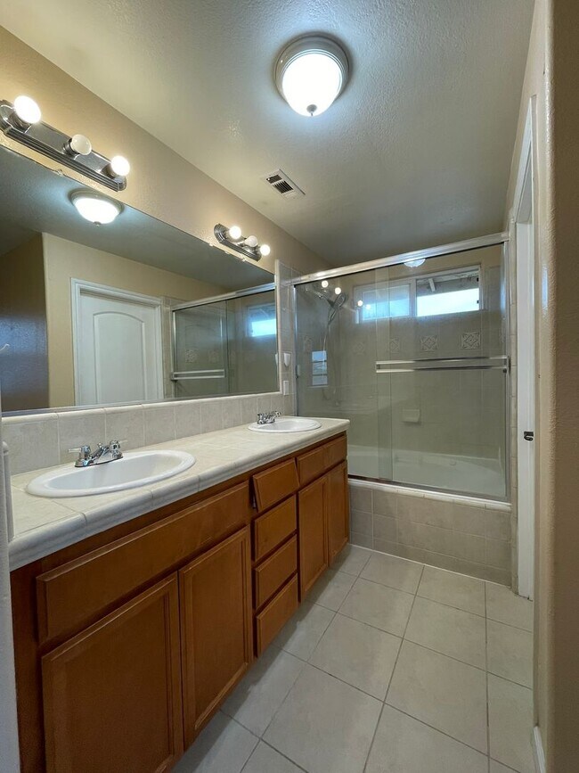 Building Photo - Half off 1st month's rent
