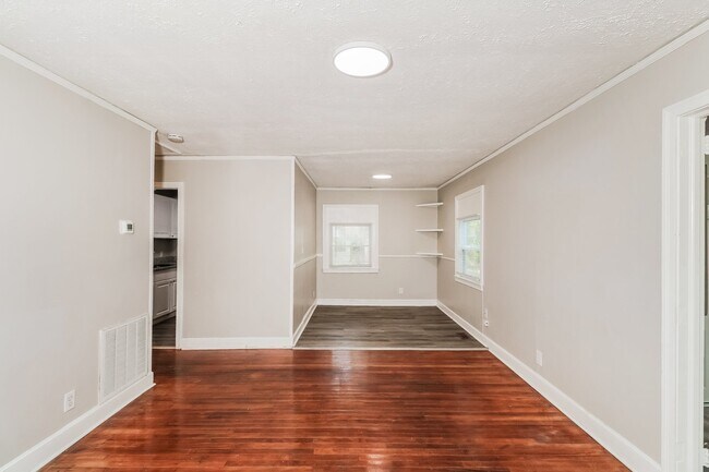 Building Photo - 2813 Dubard St