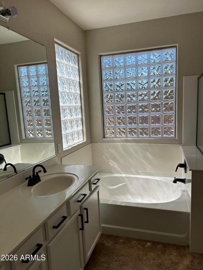 Building Photo - 7024 S Claiborne Ave