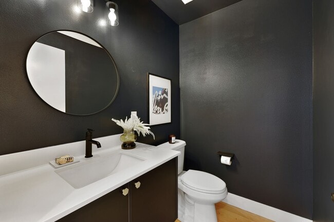 Building Photo - 2bd/1.5ba Seattle Condo
