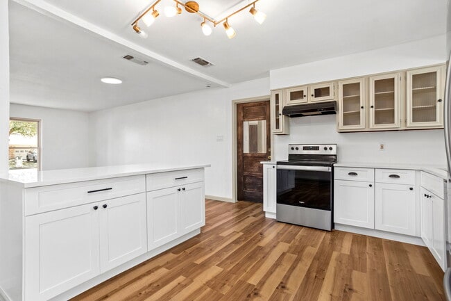 Building Photo - 5259 Prince Valiant Dr