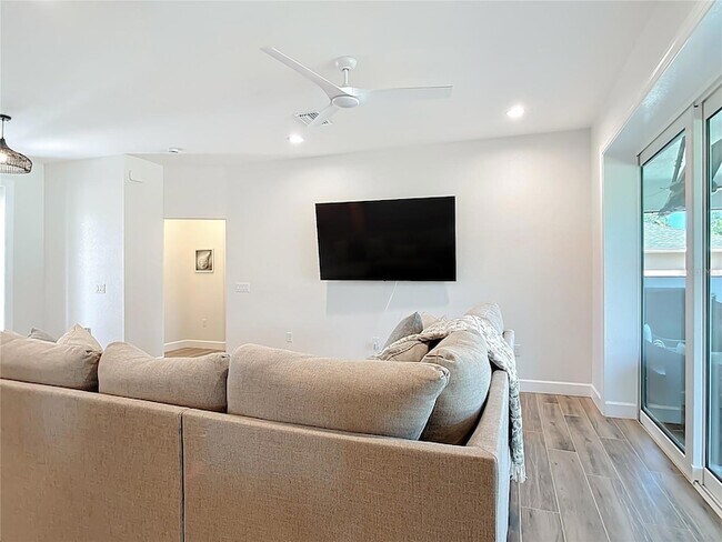 Building Photo - 26 Medalist Way