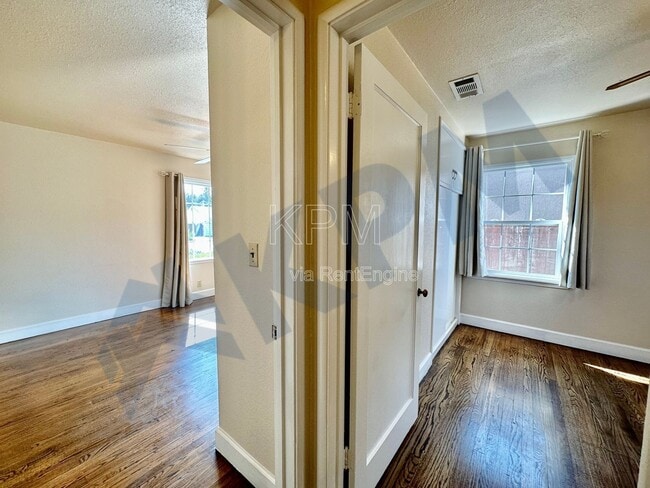 Building Photo - 41 W McKenzie Ave