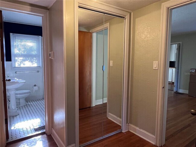 Building Photo - 12 S University Cir