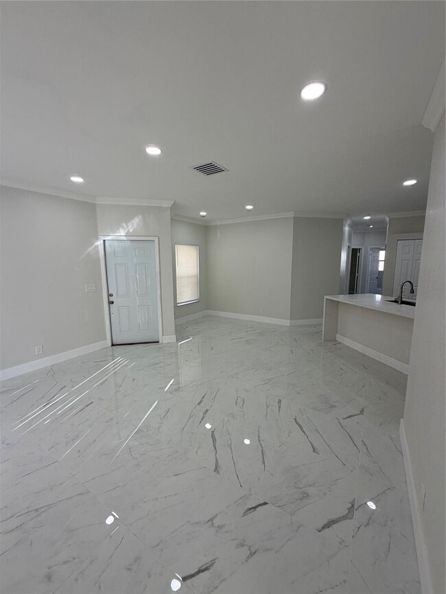 Building Photo - 5473 NW 90th Ave