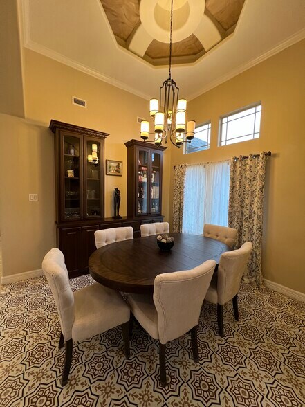 Building Photo - 2100 Rice Ave