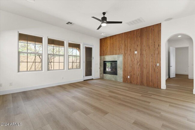 Building Photo - 9356 E Horseshoe Bend Dr