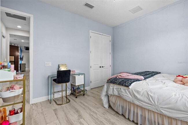 Building Photo - 319 Compass Point Dr