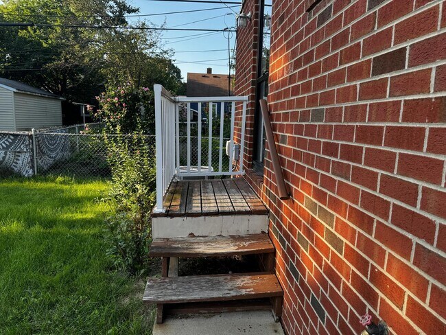 Building Photo - 2630 Bennett St