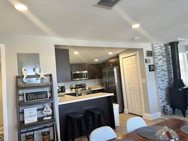 Building Photo - 244 Lexington Dr