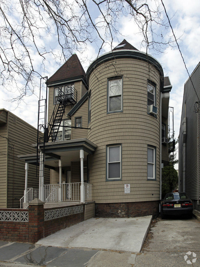 Building Photo - 58 Van Reipen Ave
