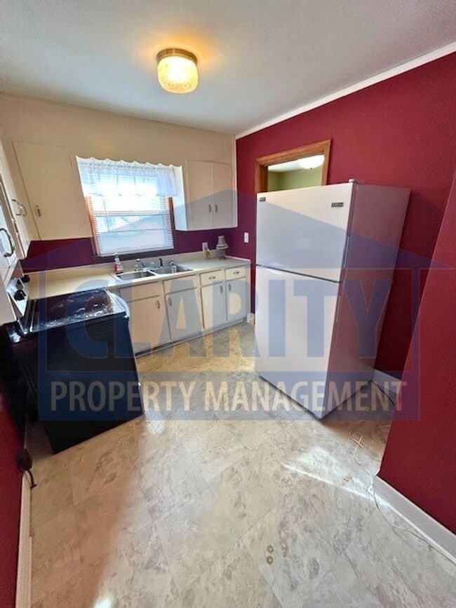 Building Photo - Two bedroom home! Great location!