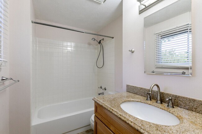 Building Photo - 3406 Avon Ct
