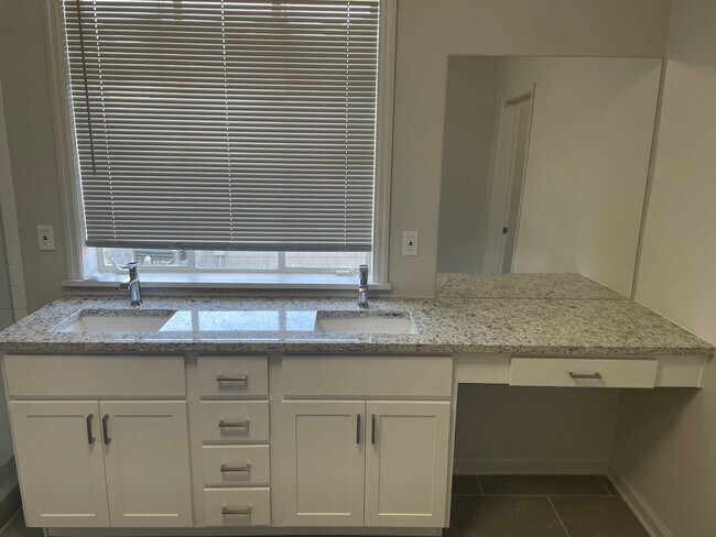 Building Photo - Fully Renovated Home For Rent