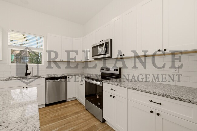Building Photo - 701 Elmwood St